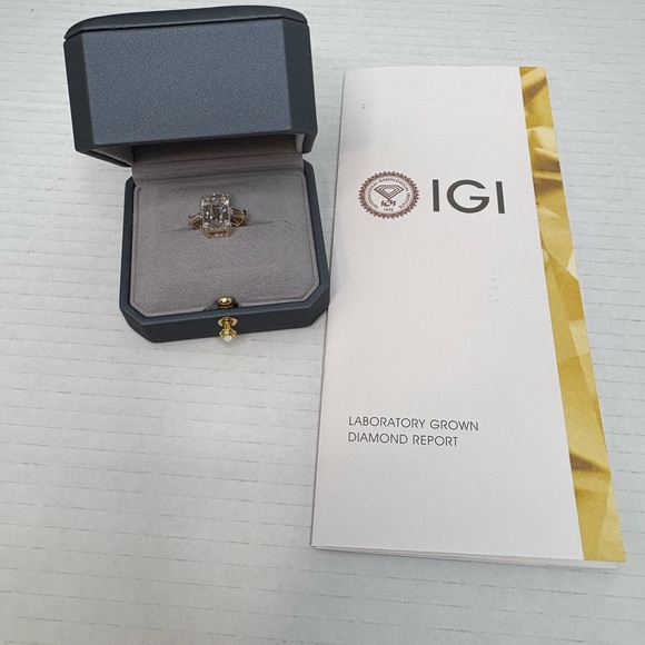 10.04ct Emerald Cut Lab Grown Diamond Ring – IGI Certified – Size 6.5 18k White - Picture 2 of 16